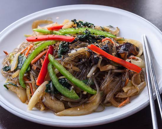 Japchae (Stir-Fried Glass Noodles) / 잡채 / 韩式杂菜粉丝
